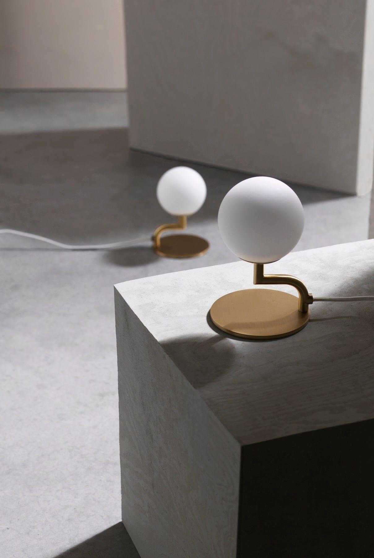 Lampa stołowa MOBIL mosiężny Pholc    Eye on Design
