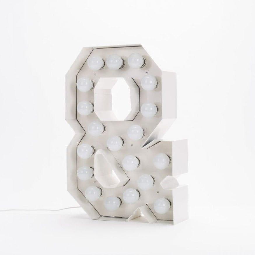 Lampa dekoracyjna VEGAZ litera alfabetu Seletti    Eye on Design