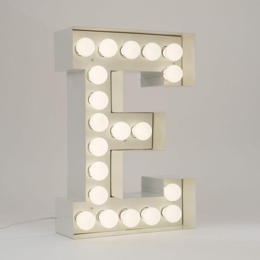 Lampa dekoracyjna VEGAZ litera alfabetu Seletti V   Eye on Design