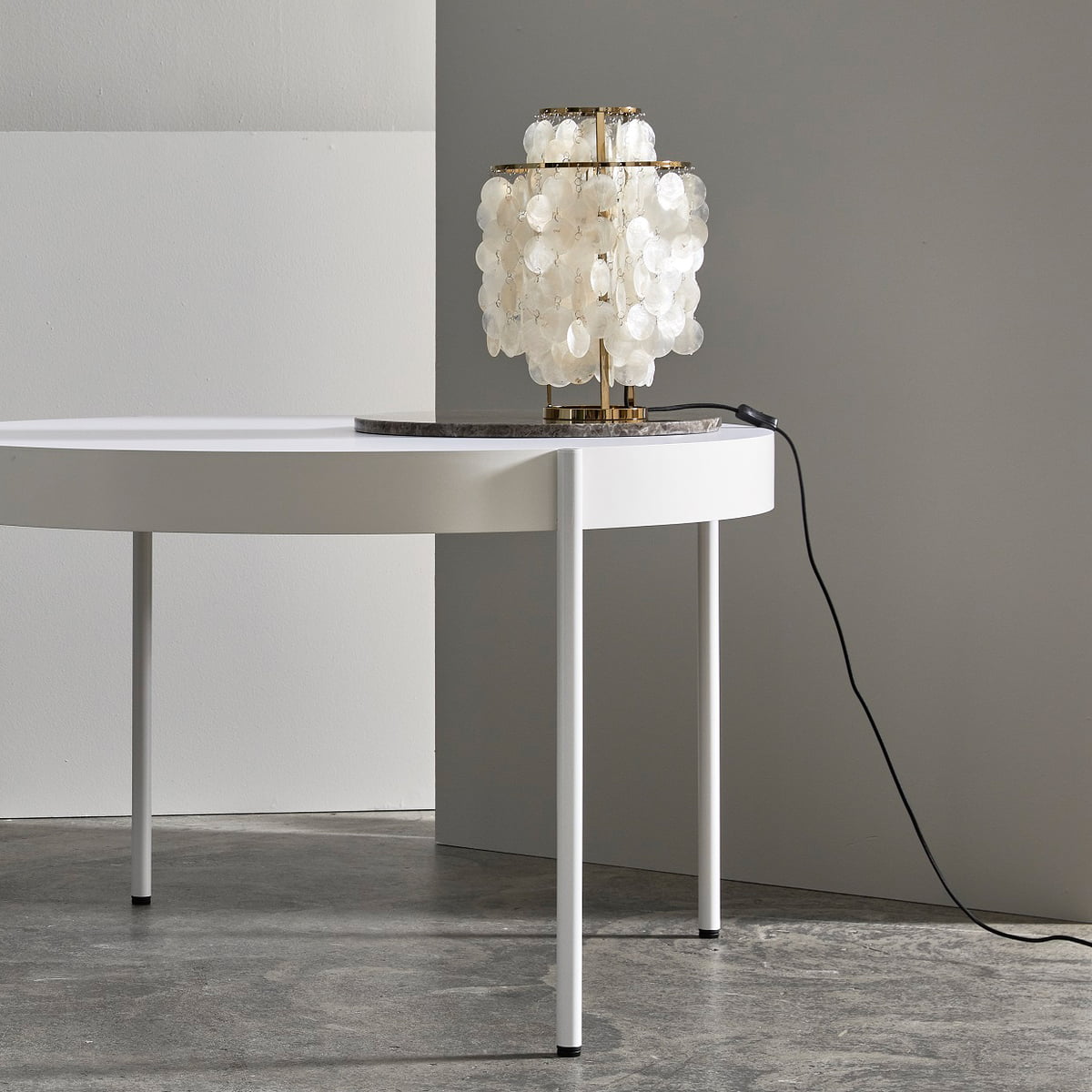 Lampa stołowa FUN 2TM z mosiężną podstawą Verpan    Eye on Design
