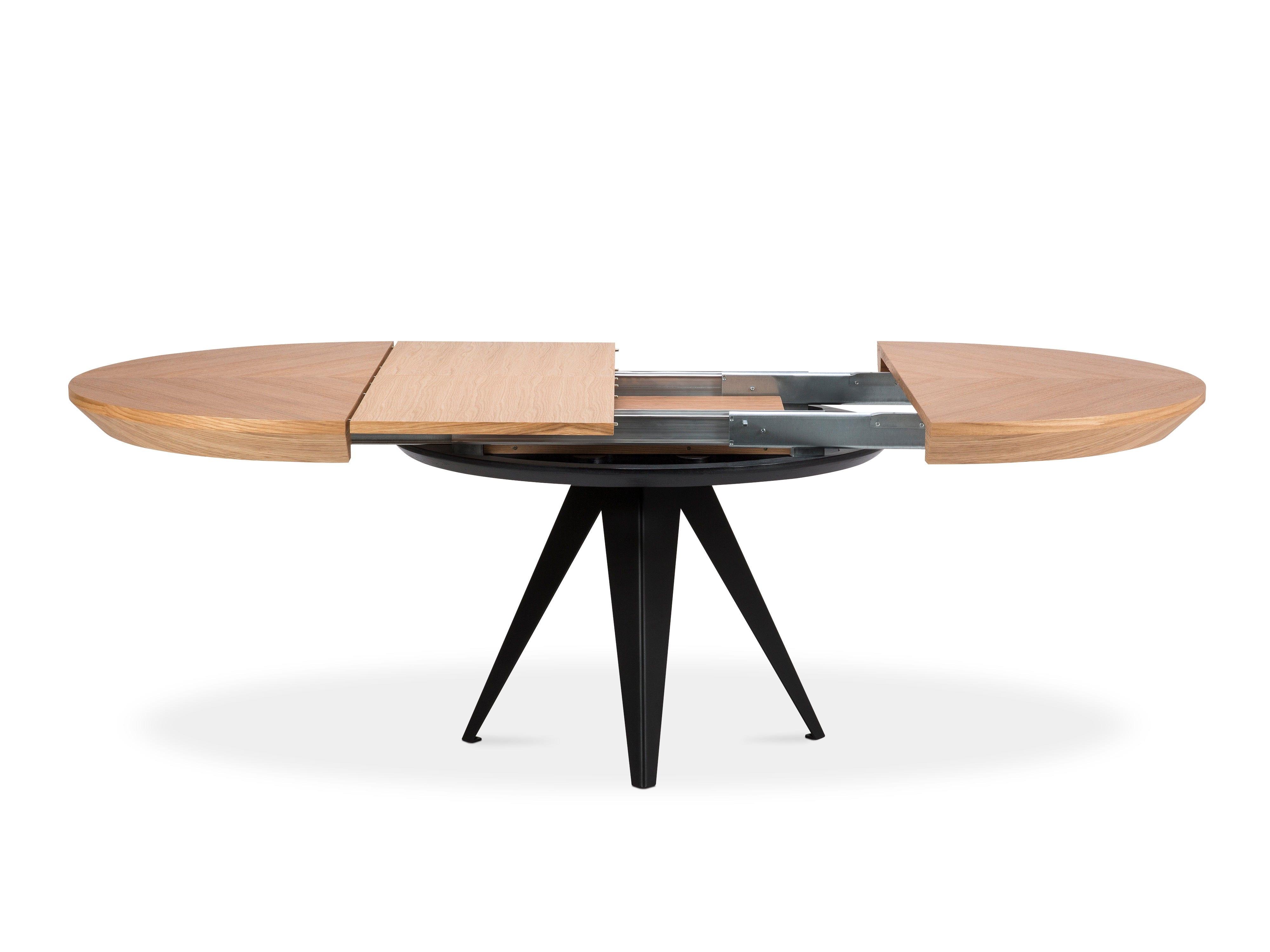 Stół rozkładany z drewna dębowego MAGNUS z czarną podstawą Windsor & Co    Eye on Design