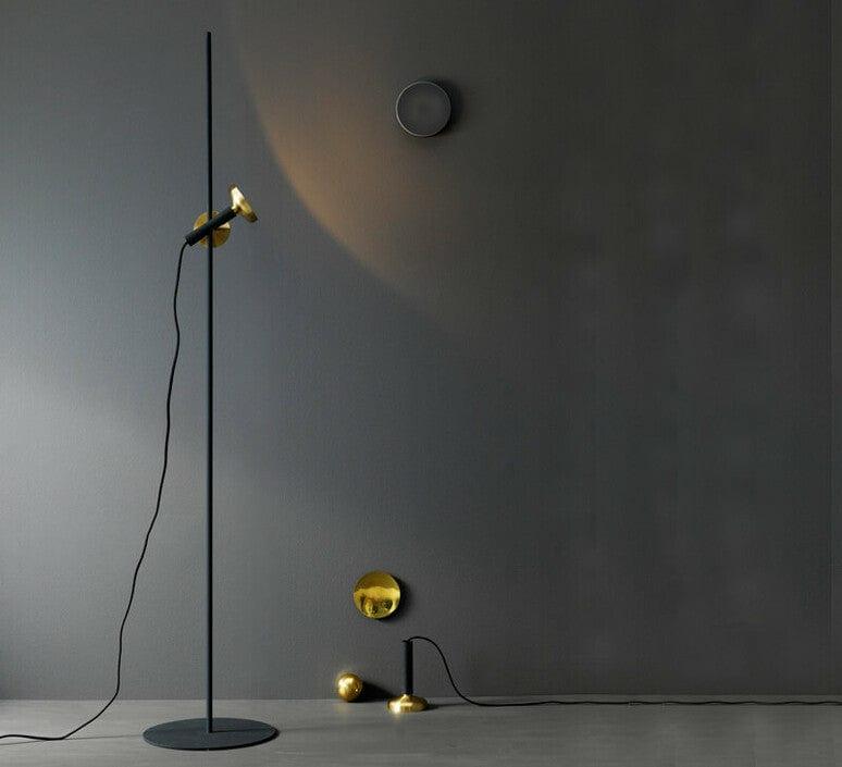 Lampa podłogowa BLEND czarny z mosiężnym wykończeniem Pholc    Eye on Design