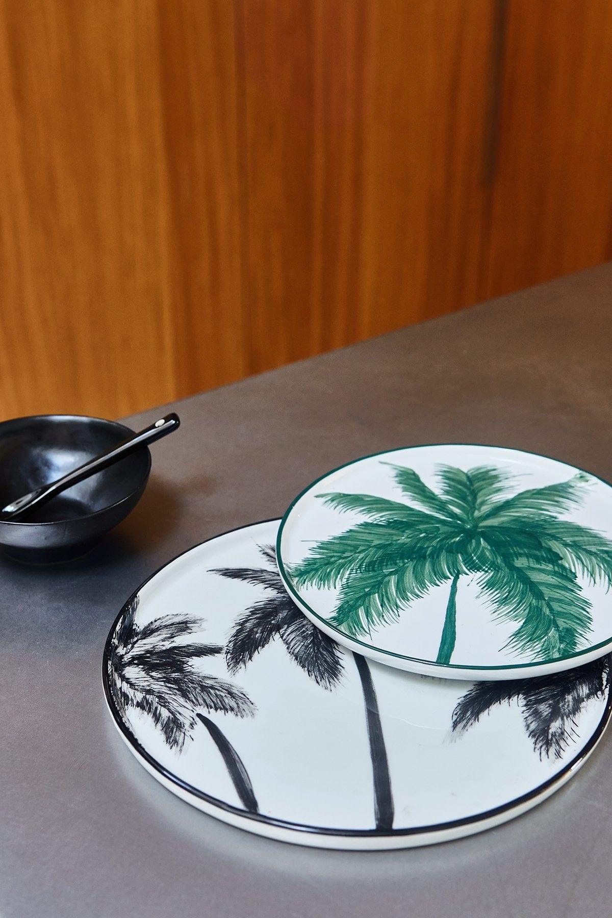Ceramiczny talerz obiadowy Bold&Basic w palmy biało-zielony HKliving    Eye on Design
