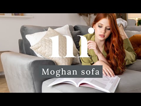 aksamitna zielona sofa z połyskiem 