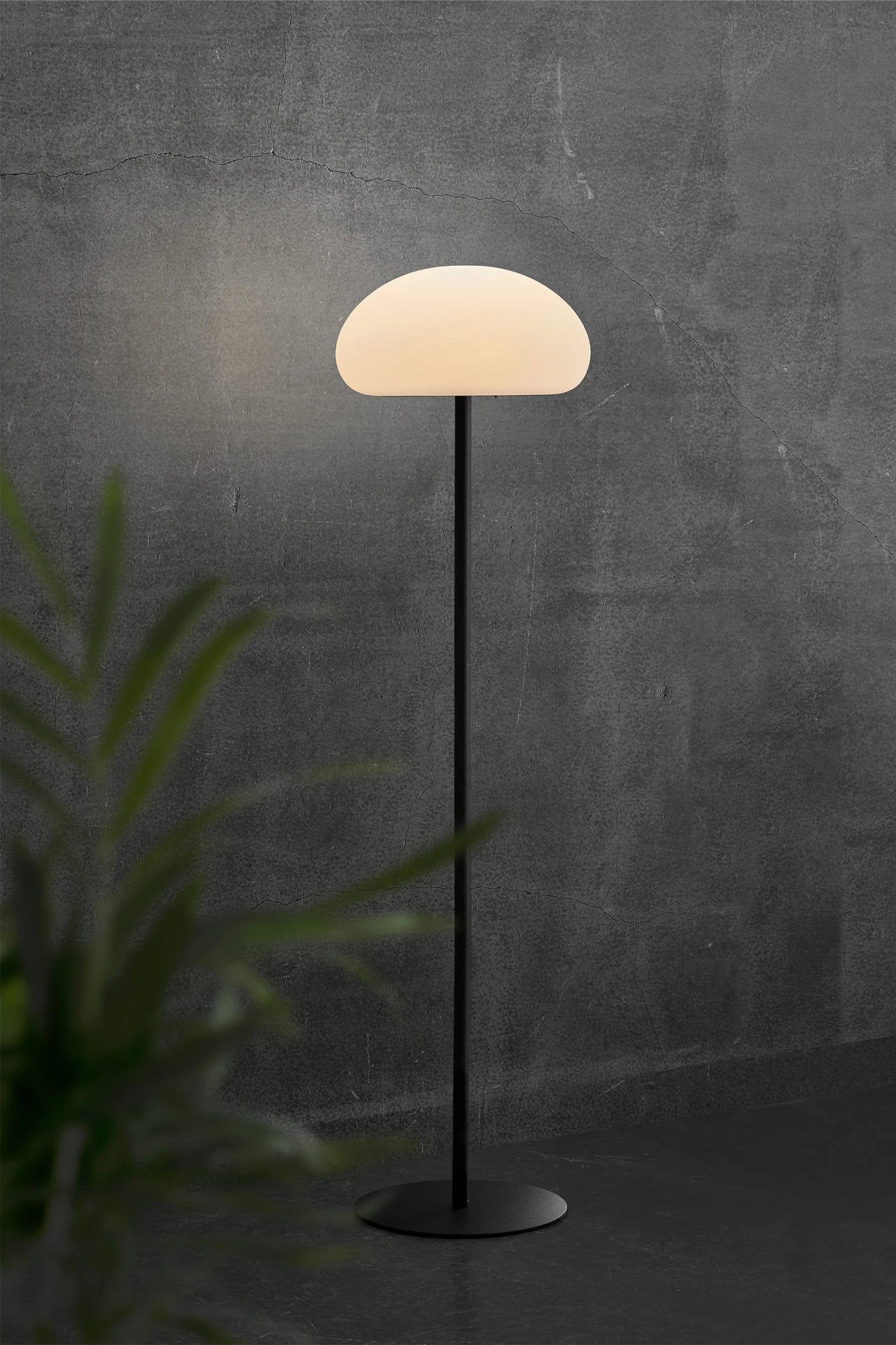 Lampa podłogowa bezprzewodowa SPONGE czarny Nordlux    Eye on Design