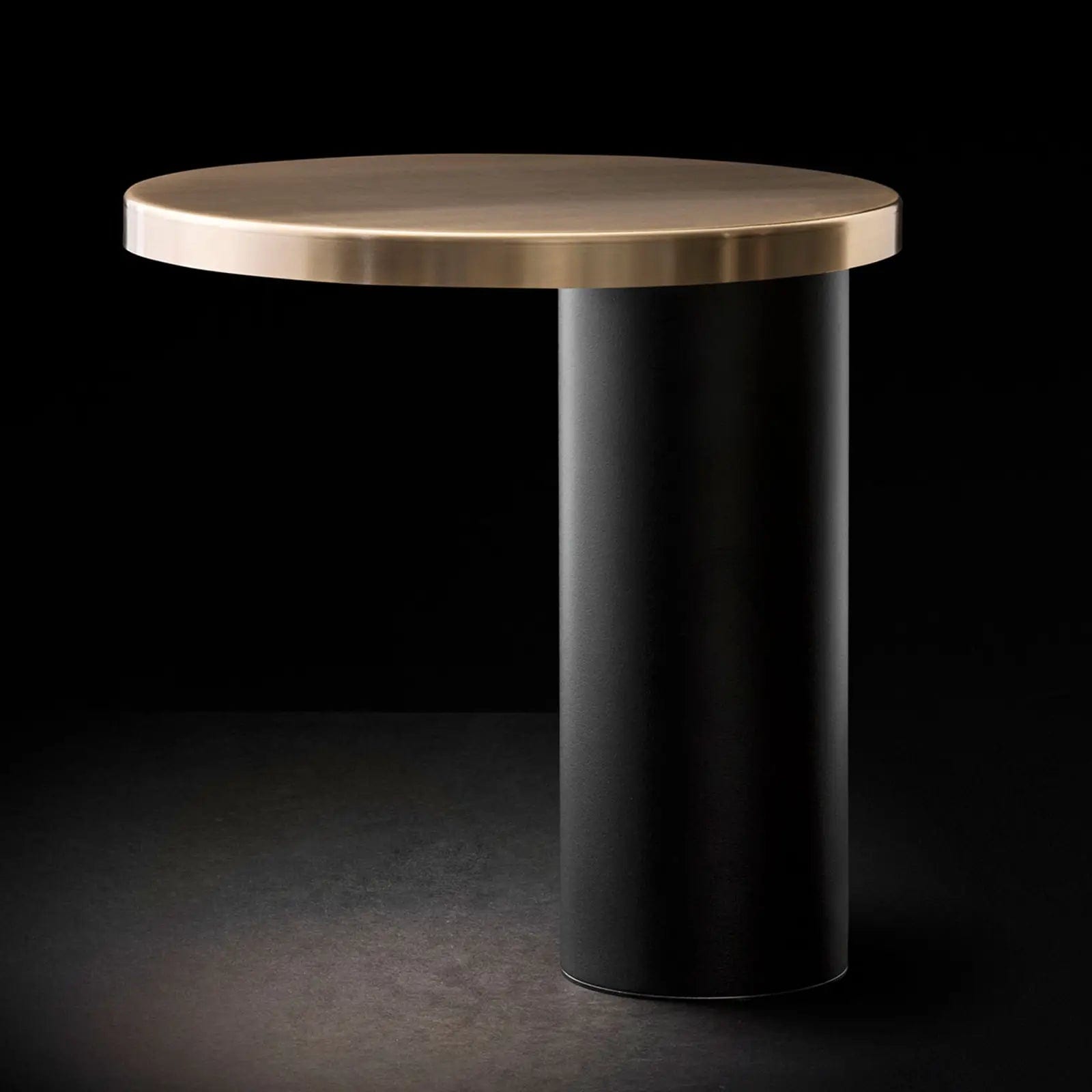 Lampa stołowa CYLINDA czarny ze złotym kloszem Oluce    Eye on Design