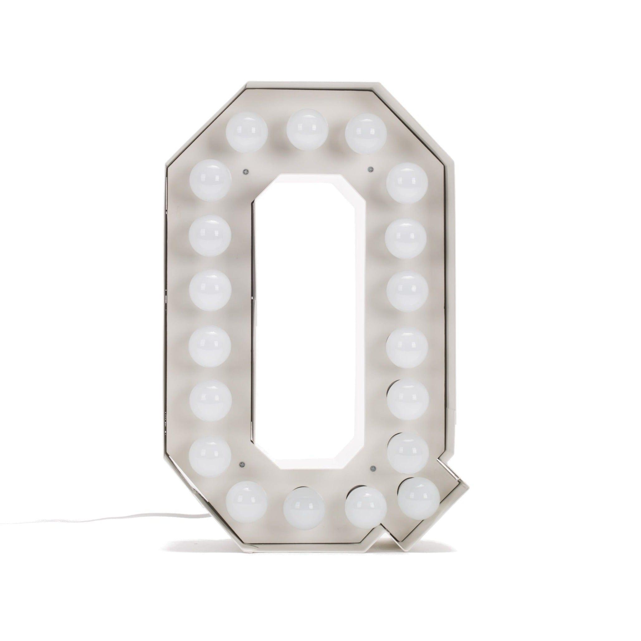 Lampa dekoracyjna VEGAZ litera alfabetu Seletti Q   Eye on Design