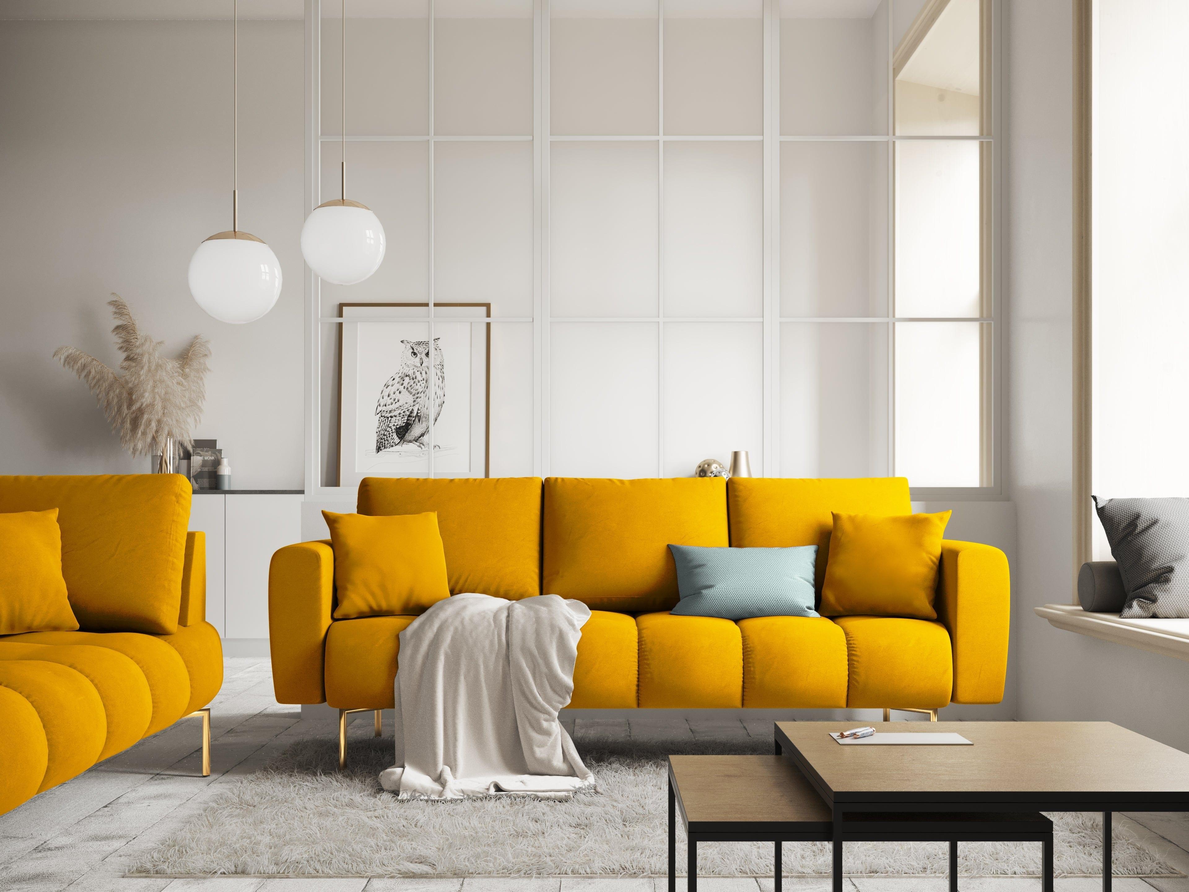 Sofa aksamitna 3-osobowa OCTAVE żółty ze złotą podstawą Interieurs 86    Eye on Design