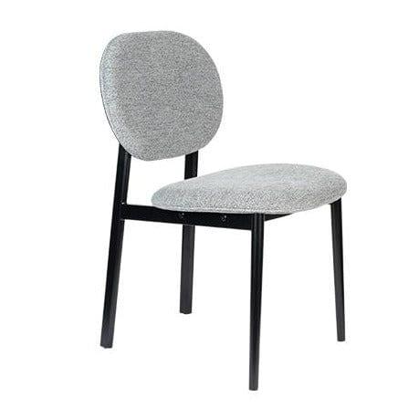 Nie daj zwieźć się nazwie Spike (z ang. kolczasty). To krzesło nie ma nic kolczastego. W rzeczywistości jest to mebel o okrągłych kształtach oraz miękkości, która sprawia że siadając na nim poczujesz się jak na chmurce.   Nazwa nie jest jednak przypadkowa, nawiązuje ona do połączenia dwóch różnych materiałów rattanu oraz tkaniny, które mogą nadać nieco wyrazistości w boho jadalni czy w rustykalnym biurze. 