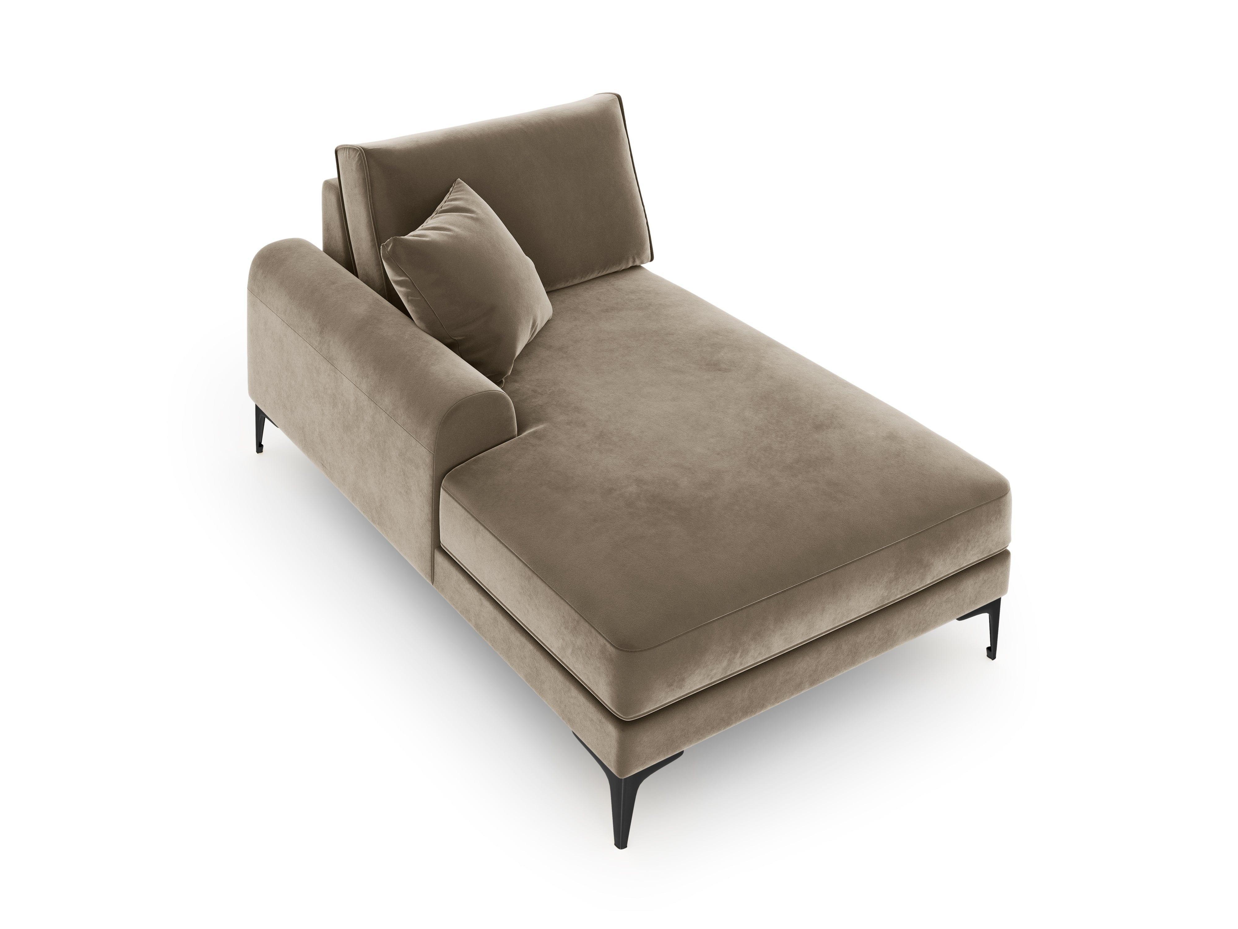 Szezlong aksamitny lewostronny MADARA cappuccino z czarną podstawą Mazzini Sofas    Eye on Design