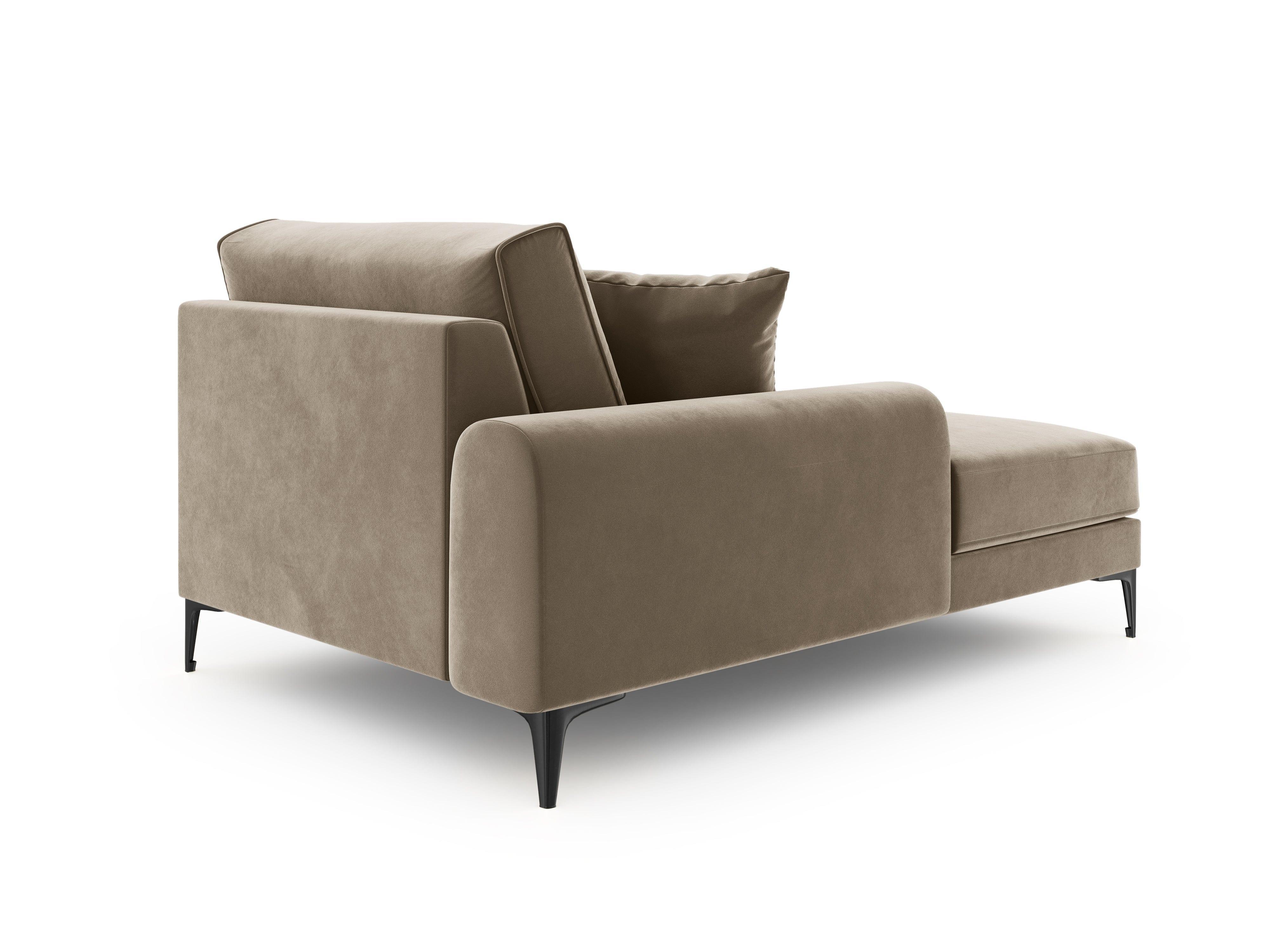 Szezlong aksamitny lewostronny MADARA cappuccino z czarną podstawą Mazzini Sofas    Eye on Design